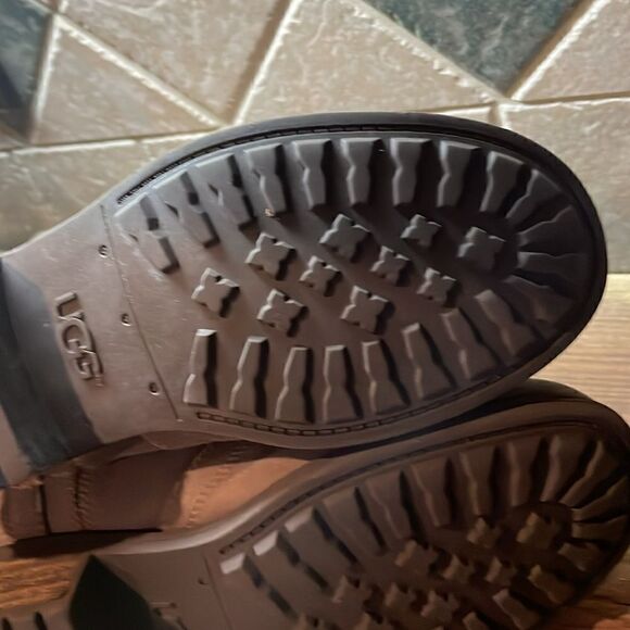 UGG Australia Sylvia Suede Boots - 6.5 - Good Condition - Picture 7 of 10